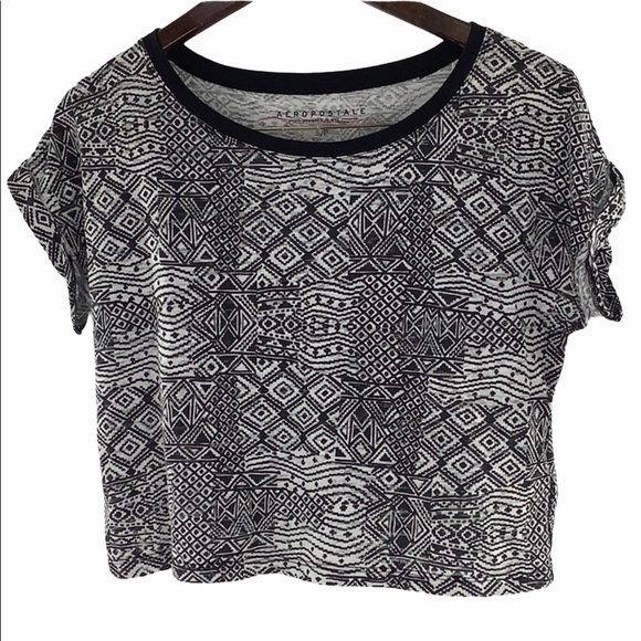 Aeropostale Tops - AEROPOSTALE Geometric tribal short sleeve crop top